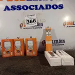 LOTE 366 - 03 CABOS TIP C  USB KD-605 CARREGAMENTO RÁPIDO, 01 CABO DE DADOS USB KD-327M E 02 MINE SELF STICK WIRELESS P50. (NO ESTADO) ATENÇÃO! FAZER A VISITAÇÃO ANTES DE ARREMATAR, NÃO SABEMOS SE FUNCIONA. LEILÃO NÃO TEM GARANTIA E NEM DEVOLUÇÃO, SUJEITO A POSSÍVEIS AVARIAS VISÍVEIS/OCULTAS E/OU AUSÊNCIA DE COMPONENTES.