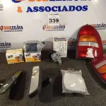 LOTE 339 - 02 LANTERNAS DA GRAND CARAVAM, 03 ESPELHOS RETROVISORES E 02 FILTROS WIX. (NO ESTADO) ATENÇÃO! FAZER A VISITAÇÃO ANTES DE ARREMATAR, NÃO SABEMOS SE FUNCIONA. LEILÃO NÃO TEM GARANTIA E NEM DEVOLUÇÃO, SUJEITO A POSSÍVEIS AVARIAS VISÍVEIS/OCULTAS E/OU AUSÊNCIA DE COMPONENTES.