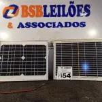 LOTE 454 - 02 PAINÉIS SOLARES 18V 10W.  (NO ESTADO) ATENÇÃO! FAZER A VISITAÇÃO ANTES DE ARREMATAR, NÃO SABEMOS SE FUNCIONA. LEILÃO NÃO TEM GARANTIA E NEM DEVOLUÇÃO, SUJEITO A POSSÍVEIS AVARIAS VISÍVEIS/OCULTAS E/OU AUSÊNCIA DE COMPONENTES.