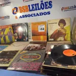 LOTE 452 - 01 LOTE COM DIVERSOS DISCOS DE VINIL. (NO ESTADO) ATENÇÃO! FAZER A VISITAÇÃO ANTES DE ARREMATAR, NÃO SABEMOS SE FUNCIONA. LEILÃO NÃO TEM GARANTIA E NEM DEVOLUÇÃO, SUJEITO A POSSÍVEIS AVARIAS VISÍVEIS/OCULTAS E/OU AUSÊNCIA DE COMPONENTES.
