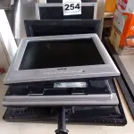 LOTE 254 - 08 MONITORES MARCAS E MODELOS DIVERSOS PARA RETIRADA DE PEÇAS. (NO ESTADO) ATENÇÃO! FAZER A VISITAÇÃO ANTES DE ARREMATAR, NÃO SABEMOS SE FUNCIONA. LEILÃO NÃO TEM GARANTIA E NEM DEVOLUÇÃO, SUJEITO A POSSÍVEIS AVARIAS VISÍVEIS/OCULTAS E/OU AUSÊNCIA DE COMPONENTES.