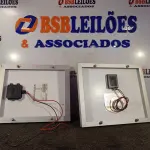 LOTE 302 - 02 PAINÉIS SOLARES 18V 10W.  (NO ESTADO) ATENÇÃO! FAZER A VISITAÇÃO ANTES DE ARREMATAR, NÃO SABEMOS SE FUNCIONA. LEILÃO NÃO TEM GARANTIA E NEM DEVOLUÇÃO, SUJEITO A POSSÍVEIS AVARIAS VISÍVEIS/OCULTAS E/OU AUSÊNCIA DE COMPONENTES.