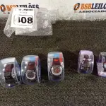 LOTE 408 - 05 RELÓGIOS. (NO ESTADO) ATENÇÃO! FAZER A VISITAÇÃO ANTES DE ARREMATAR, NÃO SABEMOS SE FUNCIONA. LEILÃO NÃO TEM GARANTIA E NEM DEVOLUÇÃO, SUJEITO A POSSÍVEIS AVARIAS VISÍVEIS/OCULTAS E/OU AUSÊNCIA DE COMPONENTES.