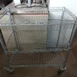 LOTE 188 - 01 CARRINHO PARA TRANSPORTE DE UTENSILIOS COM TRES DIVISOES. (NO ESTADO) ATENÇÃO! FAZER A VISITAÇÃO ANTES DE ARREMATAR, NÃO SABEMOS SE FUNCIONA. LEILÃO NÃO TEM GARANTIA E NEM DEVOLUÇÃO, SUJEITO A POSSÍVEIS AVARIAS VISÍVEIS/OCULTAS E/OU AUSÊNCIA DE COMPONENTES.