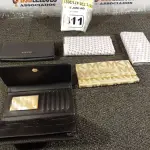 LOTE 411 - 05 CARTEIRAS FEMININA. (NO ESTADO) ATENÇÃO! FAZER A VISITAÇÃO ANTES DE ARREMATAR, NÃO SABEMOS SE FUNCIONA. LEILÃO NÃO TEM GARANTIA E NEM DEVOLUÇÃO, SUJEITO A POSSÍVEIS AVARIAS VISÍVEIS/OCULTAS E/OU AUSÊNCIA DE COMPONENTES.