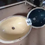 LOTE 161 - 02 CUBAS PARA BANHEIRO. (NO ESTADO) ATENÇÃO! FAZER A VISITAÇÃO ANTES DE ARREMATAR, NÃO SABEMOS SE FUNCIONA. LEILÃO NÃO TEM GARANTIA E NEM DEVOLUÇÃO, SUJEITO A POSSÍVEIS AVARIAS VISÍVEIS/OCULTAS E/OU AUSÊNCIA DE COMPONENTES.