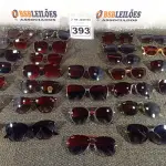 LOTE 393 - 01 LOTE COM APROXIMADAMENTE 30 ÓCULOS DE SOL DE DIVERSOS MODELOS. (NO ESTADO) ATENÇÃO! FAZER A VISITAÇÃO ANTES DE ARREMATAR, NÃO SABEMOS SE FUNCIONA. LEILÃO NÃO TEM GARANTIA E NEM DEVOLUÇÃO, SUJEITO A POSSÍVEIS AVARIAS VISÍVEIS/OCULTAS E/OU AUSÊNCIA DE COMPONENTES.