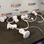 LOTE 159 - 06 CHUVEIROS MARCAS E MODELOS DIVERSOS. (NO ESTADO) ATENÇÃO! FAZER A VISITAÇÃO ANTES DE ARREMATAR, NÃO SABEMOS SE FUNCIONA. LEILÃO NÃO TEM GARANTIA E NEM DEVOLUÇÃO, SUJEITO A POSSÍVEIS AVARIAS VISÍVEIS/OCULTAS E/OU AUSÊNCIA DE COMPONENTES.