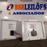 LOTE 359 - 02 PAINÉIS SOLARES 18V 10W.  (NO ESTADO) ATENÇÃO! FAZER A VISITAÇÃO ANTES DE ARREMATAR, NÃO SABEMOS SE FUNCIONA. LEILÃO NÃO TEM GARANTIA E NEM DEVOLUÇÃO, SUJEITO A POSSÍVEIS AVARIAS VISÍVEIS/OCULTAS E/OU AUSÊNCIA DE COMPONENTES.