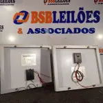 LOTE 484 - 02 PAINÉIS SOLARES 18V 10W.  (NO ESTADO) ATENÇÃO! FAZER A VISITAÇÃO ANTES DE ARREMATAR, NÃO SABEMOS SE FUNCIONA. LEILÃO NÃO TEM GARANTIA E NEM DEVOLUÇÃO, SUJEITO A POSSÍVEIS AVARIAS VISÍVEIS/OCULTAS E/OU AUSÊNCIA DE COMPONENTES.