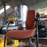 LOTE 289 -  01 CADEIRA PÉ FIXO, 01 COPO PARA LIQUIDIFICADOR INDUSTRIAL EM INOX E 01 BANQUETA. (NO ESTADO) ATENÇÃO! FAZER A VISITAÇÃO ANTES DE ARREMATAR, NÃO SABEMOS SE FUNCIONA. LEILÃO NÃO TEM GARANTIA E NEM DEVOLUÇÃO, SUJEITO A POSSÍVEIS AVARIAS VISÍVEIS/OCULTAS E/OU AUSÊNCIA DE COMPONENTES.