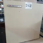 LOTE 242 - 01 FRIGOBAR GELOMATIC. (NO ESTADO) ATENÇÃO! FAZER A VISITAÇÃO ANTES DE ARREMATAR, NÃO SABEMOS SE FUNCIONA. LEILÃO NÃO TEM GARANTIA E NEM DEVOLUÇÃO, SUJEITO A POSSÍVEIS AVARIAS VISÍVEIS/OCULTAS E/OU AUSÊNCIA DE COMPONENTES.