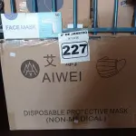 LOTE 227 - 01 CAIXA COM APROXIMADAMENTE 2.000 MASCARAS DESCARTÁVEIS VARIADAS. (NO ESTADO) ATENÇÃO! FAZER A VISITAÇÃO ANTES DE ARREMATAR, NÃO SABEMOS SE FUNCIONA. LEILÃO NÃO TEM GARANTIA E NEM DEVOLUÇÃO, SUJEITO A POSSÍVEIS AVARIAS VISÍVEIS/OCULTAS E/OU AUSÊNCIA DE COMPONENTES.