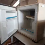 LOTE 242 - 01 FRIGOBAR GELOMATIC. (NO ESTADO) ATENÇÃO! FAZER A VISITAÇÃO ANTES DE ARREMATAR, NÃO SABEMOS SE FUNCIONA. LEILÃO NÃO TEM GARANTIA E NEM DEVOLUÇÃO, SUJEITO A POSSÍVEIS AVARIAS VISÍVEIS/OCULTAS E/OU AUSÊNCIA DE COMPONENTES.