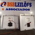 LOTE 374 - 02 PAINÉIS SOLARES 18V 10W.  (NO ESTADO) ATENÇÃO! FAZER A VISITAÇÃO ANTES DE ARREMATAR, NÃO SABEMOS SE FUNCIONA. LEILÃO NÃO TEM GARANTIA E NEM DEVOLUÇÃO, SUJEITO A POSSÍVEIS AVARIAS VISÍVEIS/OCULTAS E/OU AUSÊNCIA DE COMPONENTES.