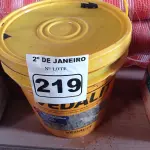LOTE 219 - 01 BALDE DE VEDACIT, ADITIVO IMPERMEABILIZANTE PARA CONCRETOS E ARGAMASSAS 18L. (NO ESTADO) ATENÇÃO! FAZER A VISITAÇÃO ANTES DE ARREMATAR, NÃO SABEMOS SE FUNCIONA. LEILÃO NÃO TEM GARANTIA E NEM DEVOLUÇÃO, SUJEITO A POSSÍVEIS AVARIAS VISÍVEIS/OCULTAS E/OU AUSÊNCIA DE COMPONENTES.
