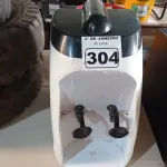 LOTE 304 - 01 PURIFICADOR DE ÁGUA REFRIGERADO MARCA LIBELL. (NO ESTADO) ATENÇÃO! FAZER A VISITAÇÃO ANTES DE ARREMATAR, NÃO SABEMOS SE FUNCIONA. LEILÃO NÃO TEM GARANTIA E NEM DEVOLUÇÃO, SUJEITO A POSSÍVEIS AVARIAS VISÍVEIS/OCULTAS E/OU AUSÊNCIA DE COMPONENTES.