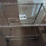 LOTE 178 - 01 CARRINHO PARA TRANSPORTE DE UTENSILIOS COM TRES DIVISOES. (NO ESTADO) ATENÇÃO! FAZER A VISITAÇÃO ANTES DE ARREMATAR, NÃO SABEMOS SE FUNCIONA. LEILÃO NÃO TEM GARANTIA E NEM DEVOLUÇÃO, SUJEITO A POSSÍVEIS AVARIAS VISÍVEIS/OCULTAS E/OU AUSÊNCIA DE COMPONENTES.