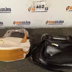 LOTE 402 - 02 BOLSAS FEMININAS. (NO ESTADO) ATENÇÃO! FAZER A VISITAÇÃO ANTES DE ARREMATAR, NÃO SABEMOS SE FUNCIONA. LEILÃO NÃO TEM GARANTIA E NEM DEVOLUÇÃO, SUJEITO A POSSÍVEIS AVARIAS VISÍVEIS/OCULTAS E/OU AUSÊNCIA DE COMPONENTES.