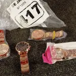 LOTE 417 - 04 RELÓGIOS. (NO ESTADO) ATENÇÃO! FAZER A VISITAÇÃO ANTES DE ARREMATAR, NÃO SABEMOS SE FUNCIONA. LEILÃO NÃO TEM GARANTIA E NEM DEVOLUÇÃO, SUJEITO A POSSÍVEIS AVARIAS VISÍVEIS/OCULTAS E/OU AUSÊNCIA DE COMPONENTES.