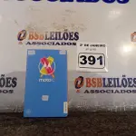 LOTE 391 - 01 CELULAR MOTOC MODELO:XT1750 8GB MARCA LENOVO. (NO ESTADO) ATENÇÃO! FAZER A VISITAÇÃO ANTES DE ARREMATAR, NÃO SABEMOS SE FUNCIONA. LEILÃO NÃO TEM GARANTIA E NEM DEVOLUÇÃO, SUJEITO A POSSÍVEIS AVARIAS VISÍVEIS/OCULTAS E/OU AUSÊNCIA DE COMPONENTES.