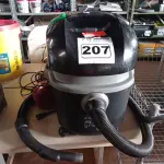 LOTE 207 - 01 ASPIRADOR DE PÓ MARCA ELECTROLUX 220V, 05 FERROS DE PASSAR E 03 ASPIRADORES DE PO DE MAO. (NO ESTADO) ATENÇÃO! FAZER A VISITAÇÃO ANTES DE ARREMATAR, NÃO SABEMOS SE FUNCIONA. LEILÃO NÃO TEM GARANTIA E NEM DEVOLUÇÃO, SUJEITO A POSSÍVEIS AVARIAS VISÍVEIS/OCULTAS E/OU AUSÊNCIA DE COMPONENTES.