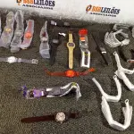 LOTE 413 - 01 LOTE COM RELÓGIOS DIVERSOS. (NO ESTADO) ATENÇÃO! FAZER A VISITAÇÃO ANTES DE ARREMATAR, NÃO SABEMOS SE FUNCIONA. LEILÃO NÃO TEM GARANTIA E NEM DEVOLUÇÃO, SUJEITO A POSSÍVEIS AVARIAS VISÍVEIS/OCULTAS E/OU AUSÊNCIA DE COMPONENTES.