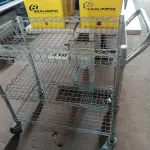 LOTE 316 - 01 CARRINHO PARA TRANSPORTE DE UTENSILIOS COM TRES DIVISOES. (NO ESTADO) ATENÇÃO! FAZER A VISITAÇÃO ANTES DE ARREMATAR, NÃO SABEMOS SE FUNCIONA. LEILÃO NÃO TEM GARANTIA E NEM DEVOLUÇÃO, SUJEITO A POSSÍVEIS AVARIAS VISÍVEIS/OCULTAS E/OU AUSÊNCIA DE COMPONENTES.