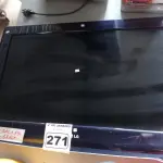 LOTE 271 - 01 TV 32’’ MARCA LG PARA RETIRADA DE PEÇAS. (NO ESTADO) ATENÇÃO! FAZER A VISITAÇÃO ANTES DE ARREMATAR, NÃO SABEMOS SE FUNCIONA. LEILÃO NÃO TEM GARANTIA E NEM DEVOLUÇÃO, SUJEITO A POSSÍVEIS AVARIAS VISÍVEIS/OCULTAS E/OU AUSÊNCIA DE COMPONENTES.