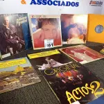 LOTE 461 - 01 LOTE COM DIVERSOS DISCOS DE VINIL. (NO ESTADO) ATENÇÃO! FAZER A VISITAÇÃO ANTES DE ARREMATAR, NÃO SABEMOS SE FUNCIONA. LEILÃO NÃO TEM GARANTIA E NEM DEVOLUÇÃO, SUJEITO A POSSÍVEIS AVARIAS VISÍVEIS/OCULTAS E/OU AUSÊNCIA DE COMPONENTES.