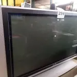 LOTE 259 - 01 TV 42’’ MARCA LG. (NO ESTADO) ATENÇÃO! FAZER A VISITAÇÃO ANTES DE ARREMATAR, NÃO SABEMOS SE FUNCIONA. LEILÃO NÃO TEM GARANTIA E NEM DEVOLUÇÃO, SUJEITO A POSSÍVEIS AVARIAS VISÍVEIS/OCULTAS E/OU AUSÊNCIA DE COMPONENTES.