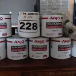 LOTE 228 - 12 LATAS DE 1KG DE COLA PLÁSTICA MARCA ANJO. (NO ESTADO) ATENÇÃO! FAZER A VISITAÇÃO ANTES DE ARREMATAR, NÃO SABEMOS SE FUNCIONA. LEILÃO NÃO TEM GARANTIA E NEM DEVOLUÇÃO, SUJEITO A POSSÍVEIS AVARIAS VISÍVEIS/OCULTAS E/OU AUSÊNCIA DE COMPONENTES.