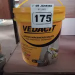 LOTE 175 - 01 BALDE DE VEDACIT, ADITIVO IMPERMEABILIZANTE PARA CONCRETOS E ARGAMASSAS 18L. (NO ESTADO) ATENÇÃO! FAZER A VISITAÇÃO ANTES DE ARREMATAR, NÃO SABEMOS SE FUNCIONA. LEILÃO NÃO TEM GARANTIA E NEM DEVOLUÇÃO, SUJEITO A POSSÍVEIS AVARIAS VISÍVEIS/OCULTAS E/OU AUSÊNCIA DE COMPONENTES.