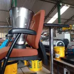 LOTE 289 -  01 CADEIRA PÉ FIXO, 01 COPO PARA LIQUIDIFICADOR INDUSTRIAL EM INOX E 01 BANQUETA. (NO ESTADO) ATENÇÃO! FAZER A VISITAÇÃO ANTES DE ARREMATAR, NÃO SABEMOS SE FUNCIONA. LEILÃO NÃO TEM GARANTIA E NEM DEVOLUÇÃO, SUJEITO A POSSÍVEIS AVARIAS VISÍVEIS/OCULTAS E/OU AUSÊNCIA DE COMPONENTES.