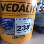 LOTE 238 - 01 BALDE DE VEDACIT, ADITIVO IMPERMEABILIZANTE PARA CONCRETOS E ARGAMASSAS 18L. (NO ESTADO) ATENÇÃO! FAZER A VISITAÇÃO ANTES DE ARREMATAR, NÃO SABEMOS SE FUNCIONA. LEILÃO NÃO TEM GARANTIA E NEM DEVOLUÇÃO, SUJEITO A POSSÍVEIS AVARIAS VISÍVEIS/OCULTAS E/OU AUSÊNCIA DE COMPONENTES.
