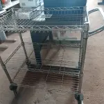 LOTE 285 - 01 CARRINHO PARA TRANSPORTE DE UTENSILIOS COM TRES DIVISOES. (NO ESTADO) ATENÇÃO! FAZER A VISITAÇÃO ANTES DE ARREMATAR, NÃO SABEMOS SE FUNCIONA. LEILÃO NÃO TEM GARANTIA E NEM DEVOLUÇÃO, SUJEITO A POSSÍVEIS AVARIAS VISÍVEIS/OCULTAS E/OU AUSÊNCIA DE COMPONENTES.