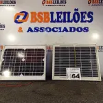 LOTE 464 - 02 PAINÉIS SOLARES 18V 10W.  (NO ESTADO) ATENÇÃO! FAZER A VISITAÇÃO ANTES DE ARREMATAR, NÃO SABEMOS SE FUNCIONA. LEILÃO NÃO TEM GARANTIA E NEM DEVOLUÇÃO, SUJEITO A POSSÍVEIS AVARIAS VISÍVEIS/OCULTAS E/OU AUSÊNCIA DE COMPONENTES.