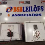 LOTE 464 - 02 PAINÉIS SOLARES 18V 10W.  (NO ESTADO) ATENÇÃO! FAZER A VISITAÇÃO ANTES DE ARREMATAR, NÃO SABEMOS SE FUNCIONA. LEILÃO NÃO TEM GARANTIA E NEM DEVOLUÇÃO, SUJEITO A POSSÍVEIS AVARIAS VISÍVEIS/OCULTAS E/OU AUSÊNCIA DE COMPONENTES.