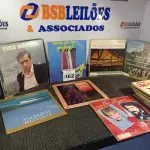 LOTE 462 - 01 LOTE COM DIVERSOS DISCOS DE VINIL. (NO ESTADO) ATENÇÃO! FAZER A VISITAÇÃO ANTES DE ARREMATAR, NÃO SABEMOS SE FUNCIONA. LEILÃO NÃO TEM GARANTIA E NEM DEVOLUÇÃO, SUJEITO A POSSÍVEIS AVARIAS VISÍVEIS/OCULTAS E/OU AUSÊNCIA DE COMPONENTES.