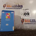 LOTE 409 - 01 CELULAR MOTOC MODELO:XT1750 8GB MARCA LENOVO. (NO ESTADO) ATENÇÃO! FAZER A VISITAÇÃO ANTES DE ARREMATAR, NÃO SABEMOS SE FUNCIONA. LEILÃO NÃO TEM GARANTIA E NEM DEVOLUÇÃO, SUJEITO A POSSÍVEIS AVARIAS VISÍVEIS/OCULTAS E/OU AUSÊNCIA DE COMPONENTES.
