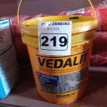 LOTE 219 - 01 BALDE DE VEDACIT, ADITIVO IMPERMEABILIZANTE PARA CONCRETOS E ARGAMASSAS 18L. (NO ESTADO) ATENÇÃO! FAZER A VISITAÇÃO ANTES DE ARREMATAR, NÃO SABEMOS SE FUNCIONA. LEILÃO NÃO TEM GARANTIA E NEM DEVOLUÇÃO, SUJEITO A POSSÍVEIS AVARIAS VISÍVEIS/OCULTAS E/OU AUSÊNCIA DE COMPONENTES.