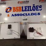 LOTE 166 - 02 PAINÉIS SOLARES 18V 10W.  (NO ESTADO) ATENÇÃO! FAZER A VISITAÇÃO ANTES DE ARREMATAR, NÃO SABEMOS SE FUNCIONA. LEILÃO NÃO TEM GARANTIA E NEM DEVOLUÇÃO, SUJEITO A POSSÍVEIS AVARIAS VISÍVEIS/OCULTAS E/OU AUSÊNCIA DE COMPONENTES.