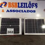 LOTE 302 - 02 PAINÉIS SOLARES 18V 10W.  (NO ESTADO) ATENÇÃO! FAZER A VISITAÇÃO ANTES DE ARREMATAR, NÃO SABEMOS SE FUNCIONA. LEILÃO NÃO TEM GARANTIA E NEM DEVOLUÇÃO, SUJEITO A POSSÍVEIS AVARIAS VISÍVEIS/OCULTAS E/OU AUSÊNCIA DE COMPONENTES.