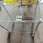 LOTE 316 - 01 CARRINHO PARA TRANSPORTE DE UTENSILIOS COM TRES DIVISOES. (NO ESTADO) ATENÇÃO! FAZER A VISITAÇÃO ANTES DE ARREMATAR, NÃO SABEMOS SE FUNCIONA. LEILÃO NÃO TEM GARANTIA E NEM DEVOLUÇÃO, SUJEITO A POSSÍVEIS AVARIAS VISÍVEIS/OCULTAS E/OU AUSÊNCIA DE COMPONENTES.