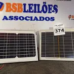 LOTE 374 - 02 PAINÉIS SOLARES 18V 10W.  (NO ESTADO) ATENÇÃO! FAZER A VISITAÇÃO ANTES DE ARREMATAR, NÃO SABEMOS SE FUNCIONA. LEILÃO NÃO TEM GARANTIA E NEM DEVOLUÇÃO, SUJEITO A POSSÍVEIS AVARIAS VISÍVEIS/OCULTAS E/OU AUSÊNCIA DE COMPONENTES.
