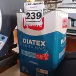 LOTE 239 - 01 LATA DE TINTA IQUINE DIATEX PINTA MAIS 18L FOSCO MARACUJÁ. (NO ESTADO) ATENÇÃO! FAZER A VISITAÇÃO ANTES DE ARREMATAR, NÃO SABEMOS SE FUNCIONA. LEILÃO NÃO TEM GARANTIA E NEM DEVOLUÇÃO, SUJEITO A POSSÍVEIS AVARIAS VISÍVEIS/OCULTAS E/OU AUSÊNCIA DE COMPONENTES.