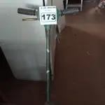 LOTE 173 - 01 ENCERADEIRA INDUSTRIAL INCOMPLETA MARACA BANDEIRANTE. (NO ESTADO) ATENÇÃO! FAZER A VISITAÇÃO ANTES DE ARREMATAR, NÃO SABEMOS SE FUNCIONA. LEILÃO NÃO TEM GARANTIA E NEM DEVOLUÇÃO, SUJEITO A POSSÍVEIS AVARIAS VISÍVEIS/OCULTAS E/OU AUSÊNCIA DE COMPONENTES.