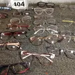 LOTE 404 - 01 LOTE COM APROXIMADAMENTE 30 ARMAÇÕES DE ÓCULOS. (NO ESTADO) ATENÇÃO! FAZER A VISITAÇÃO ANTES DE ARREMATAR, NÃO SABEMOS SE FUNCIONA. LEILÃO NÃO TEM GARANTIA E NEM DEVOLUÇÃO, SUJEITO A POSSÍVEIS AVARIAS VISÍVEIS/OCULTAS E/OU AUSÊNCIA DE COMPONENTES.