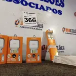 LOTE 366 - 03 CABOS TIP C  USB KD-605 CARREGAMENTO RÁPIDO, 01 CABO DE DADOS USB KD-327M E 02 MINE SELF STICK WIRELESS P50. (NO ESTADO) ATENÇÃO! FAZER A VISITAÇÃO ANTES DE ARREMATAR, NÃO SABEMOS SE FUNCIONA. LEILÃO NÃO TEM GARANTIA E NEM DEVOLUÇÃO, SUJEITO A POSSÍVEIS AVARIAS VISÍVEIS/OCULTAS E/OU AUSÊNCIA DE COMPONENTES.