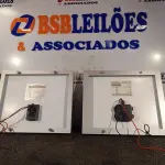 LOTE 199 - 02 PAINÉIS SOLARES 18V 10W.  (NO ESTADO) ATENÇÃO! FAZER A VISITAÇÃO ANTES DE ARREMATAR, NÃO SABEMOS SE FUNCIONA. LEILÃO NÃO TEM GARANTIA E NEM DEVOLUÇÃO, SUJEITO A POSSÍVEIS AVARIAS VISÍVEIS/OCULTAS E/OU AUSÊNCIA DE COMPONENTES.
